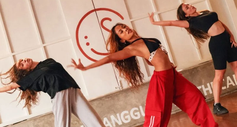 Canggu Studio classes with group training session Canggu Studio classes with group training session